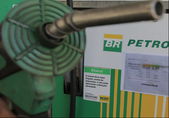 Gasolina acumula alta de 2,46% em agosto