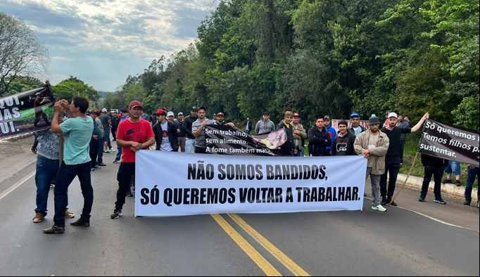 Garimpeiros da região fazem manifestação na BR 386